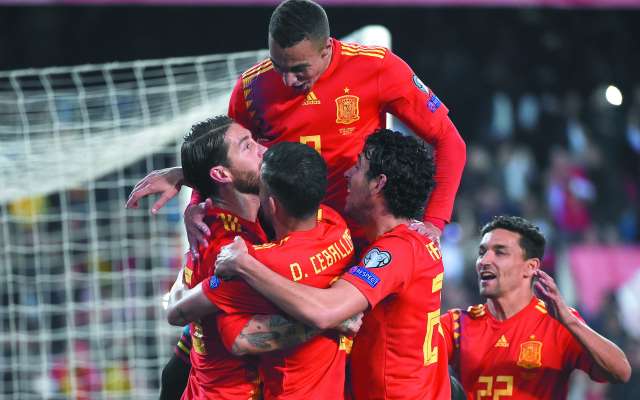 ALEGRÍA. Los españoles resolvieron el triunfo sobre los noruegos con un gol de Sergio Ramos en la recta final del encuentro. Foto: AFP