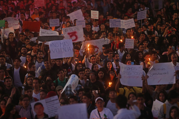 Cientos de personas entre estudiantes de la Universidad de Guadalajara, Familiares de personas desaparecidas y ciudadanos en general se manifestaron de la Plaza de la Patria hasta la Glorieta de los Desaparecidos en una marcha denominada “Marcha para no Olvidar” CUARTOSCURO.COM