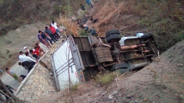 De acuerdo con la Fiscalía, el percance se registró en la carretera Ixtapa-Soyaló.
Foto: Especial
