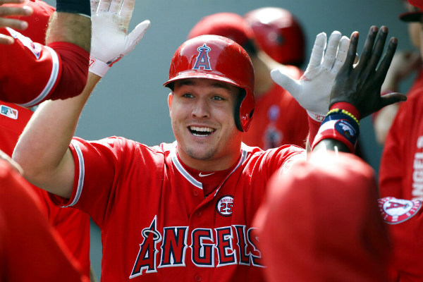 Trout establecería un récord en el béisbol al asegurar ingresos de casi 513 millones de dólares, con lo que dejaría atrás los casi 448 millones que Alex Rodríguez se embolsó con Seattle, Texas y los Yanquis de Nueva York entre 1994-2017