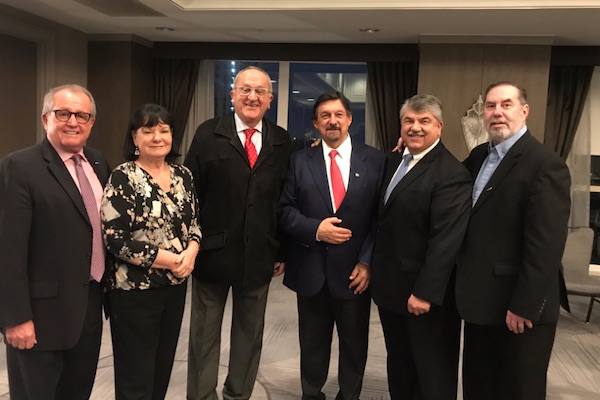 Napoleón_Gómez_Urrutia_reúnión