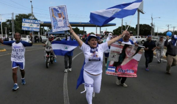 Exigen liberar
a presos políticos.FOTO:AP