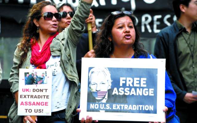 BATALLA. Assange enfrenta una posible extradición a EU, por revelar documentos. Foto: EFE