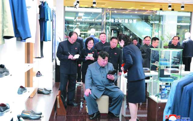 EXHORTO. Kim Jong-Un pidió a EU ser más
flexible y tener una buena actitud. Foto: REUTERS