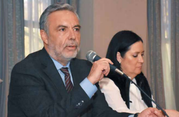 Los diputados Alfonso Ramírez Cuéllar y Patricia Terrazas coincidieron en un nuevo pacto de recaudación fiscal.FOTO: ESPECIAL