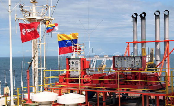 Maduro sostiene que las sanciones de la Casa Blanca, con la que rompió relaciones diplomáticas, le han costado a Venezuela unos 30.000 millones de dólares. FOTO: ESPECIAL
