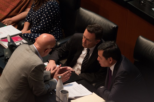 Sesión Ordinaria del pleno en el Senado de la República. En la imagen Dante Delgado, coordinador del grupo parlamentario de Movimiento Ciudadano y Miguel Ángel Osorio Chong, senador del PRI. Foto: Cuartoscuro