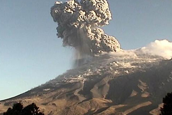 Popocatépetl emite 353 exhalaciones en las últimas 24 horas