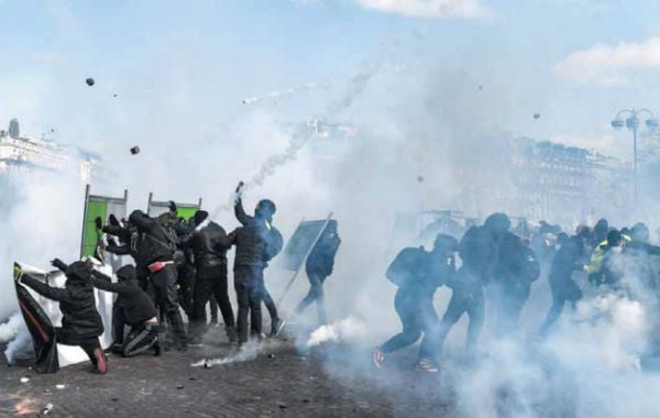 El centro de París fue el
campo de batalla para los
manifestantes más violentos y la policía. FOTO: AFP