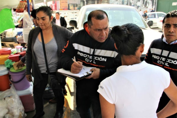 Los ambulantes firmaron cartas compromiso con las cuales pactaron cumplir con la normativa municipal. FOTO:ESPECIAL