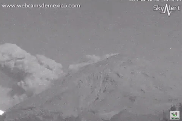 El coloso registró una nueva explosión la madrugada de este miércoles. Foto: Webcams de México