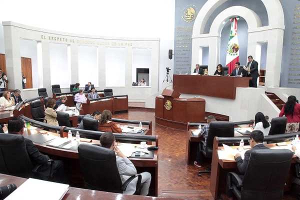 Héctor Mauricio Ramírez, líder del Grupo Parlamentario del PRI dijo que no se está aprobando una reedición de otras instituciones policiales. Foto: Especial