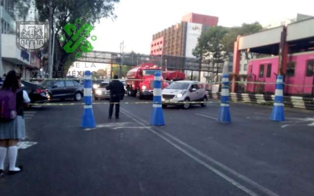 La protesta en San Antonio Abad lleva más de 17 horas; como alternativa recomiendan Eje Central y Congreso de la Unión. Foto: OVIAL