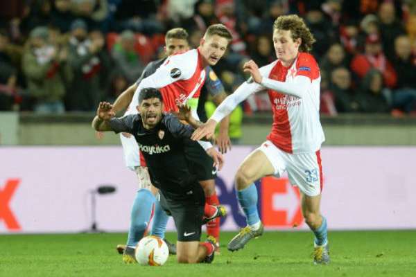 Sufrió de principio a fin ante un Slavia muy físico. Foto: AFP