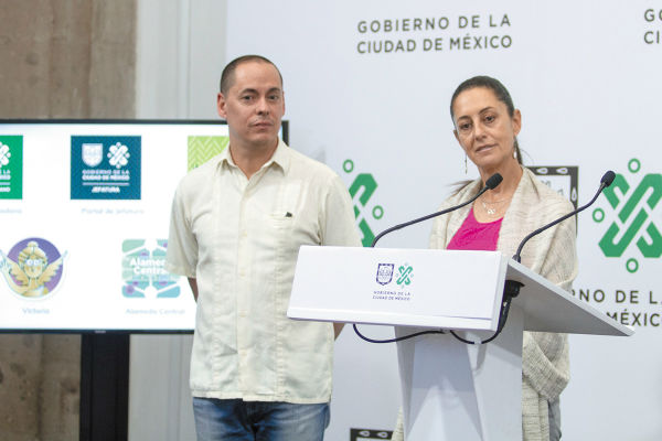CON USTEDES. José Merino y Claudia Sheinbaum presentaron el nuevo paquete de herramientas digitales de la capital. Foto: Cuartoscuro