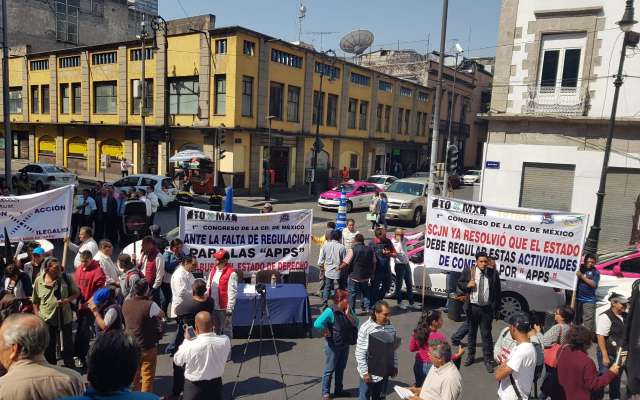 Los inconformes protestaron afuera del Congreso de la Ciudad de México. Foto: Lizeth Gómez de Anda