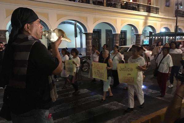 Vecinos protestan por la ola de feminicidios en Colima. Foto: Especial