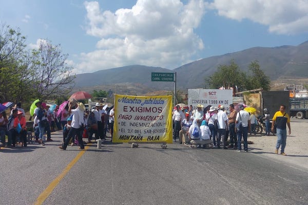 Por espacio de una hora, no permitieron el paso a quienes se dirigían al puerto de Acapulco o a la CDMX. Foto: Especial