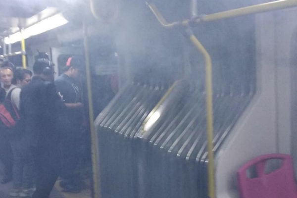 Incendio unidad de Metrobús Línea 2. Foto: Instagram @rncaster
