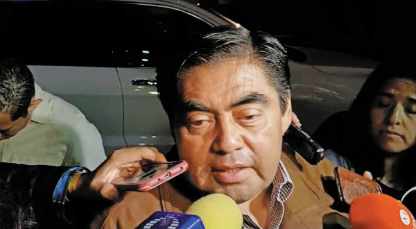 OPTIMISTA. Barbosa fue el último en llegar al hotel donde se dieron a conocer los resultados. Foto: Pablo Salazar