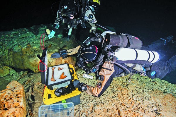 EXPERTOS. La cueva
inundada ha sido mapeada
y reconstruida virtualmente. Foto: Cortesía