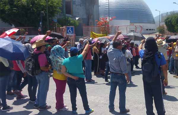 Los cetegiatas se quejaron también de que la Sección 14 del SNTE no se pronunció ni se movilizó en el estado para exigir la derogación de la reforma educativa que impulsó Enrique Peña Nieto.