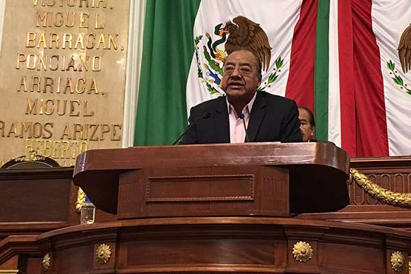 Para dotar a las mujeres de medios para defenderse ante la violencia en la vía pública, el legislador Nazario Norberto, de Morena, propuso regularizar el uso de gas pimienta e inmovilizadores. FOTO: CONGRESO CDMX