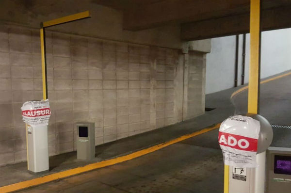 El pasado lunes fueron clausurados los estacionamientos de Plaza Jardines, en San Mateo, y Shopping Plaza. Foto: Leticia Ríos