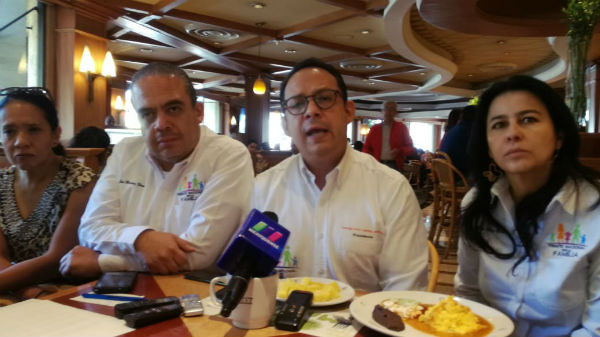 El representante de la organización dijo que los matrimonios igualitarios son una moda, que pone en peligro el interés superior de los niños. Foto: Leticia Ríos