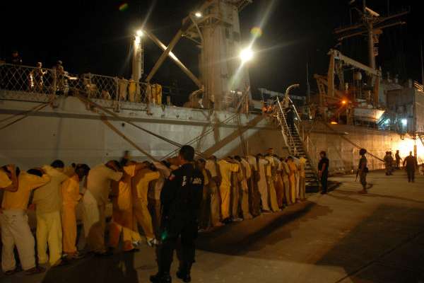 Fueron trasladados a cárceles federales 525 internos. Foto: Cuartoscuro