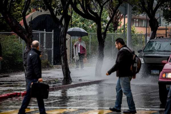 La masa de aire frío generará ambiente fresco a frío con lluvias y nieblas durante la mañana en zonas del oriente y sureste de la República. Foto: Archivo | Cuartoscuro