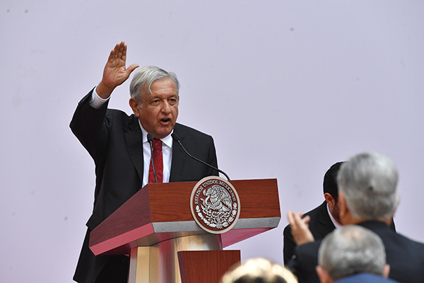 Estas bases de licitación sirven para que las empresas puedan competir por las obras en concursos abiertos del gobierno federal.
FOTO: PABLO SALAZAR