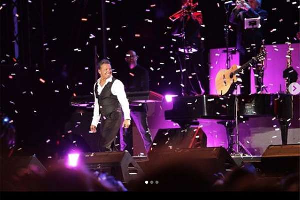 Medios de Panamá destacaron que que la actitud del cantante durante el concierto no fue la mejor, ya que mostró desinterés y casi no interactuó con el público. FOTO: INSTAGRAM