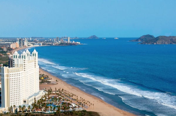 El Malecón de Mazatlán mide más de 20 km lo que lo convierte en uno de los más grandes del mundo. Foto: Especial