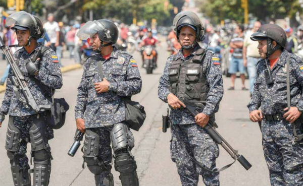 MILITARES. El equipo que utiliza el ejército de Venezuela en su gran mayoría es de manufactura rusa, tras el veto de EU. Foto: AFP