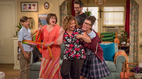 Rita Moreno, Isabella Gómez y Justina Machado interpretan en la serie respectivamente a la abuela, la madre y la hija de una familia de origen cubano, con tramas donde se tocan asuntos como el miedo a la deportación, la depresión, el racismo o la homosexualidad. Foto: Especial