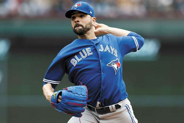 EXPERIMENTADO. El último equipo del pelotero azteca fueron los Blue Jays, en Canadá. Foto: Especial