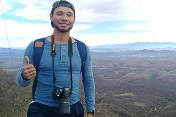 Omar Iván Camacho trabajaba en una estación de radio local y tenía una página web dedicada a los deportes.