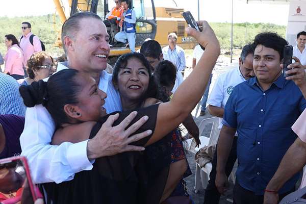 En el caso de la aprobación de los gobernadores, Quirino Ordaz Coppel, de Sinaloa, alcanzó el primer lugar con un 72.1