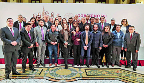 Los llamados superdelegados fungirán como enlace entre las secretarías de estado y los gobiernos estatales. se encargarán de coordinar e implementar programas.FOTO: ESPECIAL