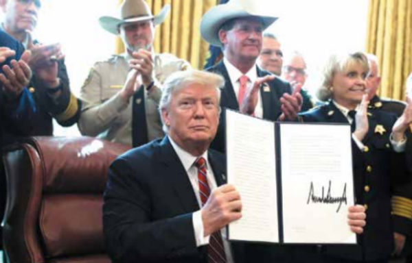 Trump describió la
situación en la frontera como una tremenda
emergencia. FOTO: ESPECIAL