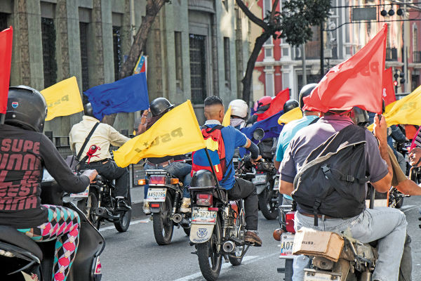 DESCONTROL. Los paramilitares son el principal obstáculo para lograr la pacificación y salida del presidente Maduro. Foto: Reuters
