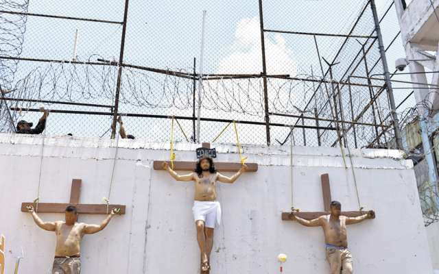 La recreación del suplicio de Cristo no es exclusivo de las colonias populares. Foto: Especial