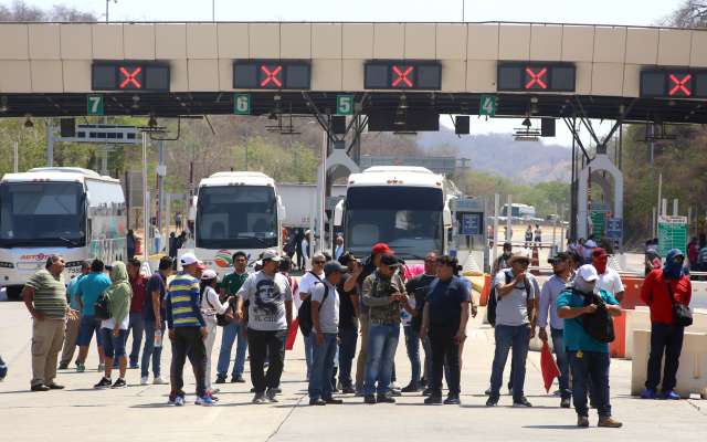 Capufe y la Policía Federal resguardan las casetas cuando hay presencia de manifestantes. Foto: Cuartoscuro