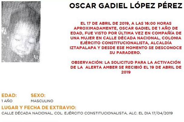 Oscar Gadiel portaba pants azul marino, chaleco negro y tenis blancos; además, tiene una cicatriz en la frente. Foto: Especial