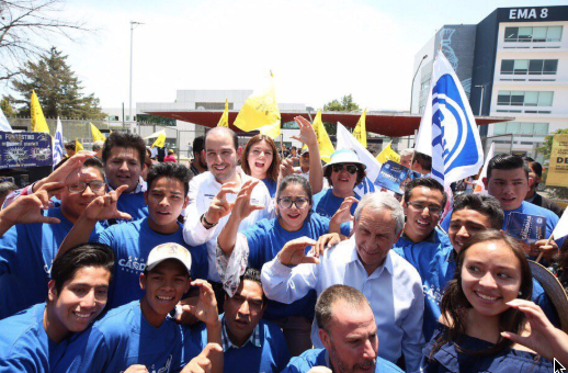 Acompañaron a Enrique
Cárdenas en su campaña.FOTO: ESPECIAL