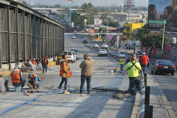 Reabren tramo de Circuito Interior, a la altura de Peñón de los Baños, lado Oriente; se analiza cerrar el lado opuesto al intervenido, entre jueves y viernes.
Foto: Cuartoscuro