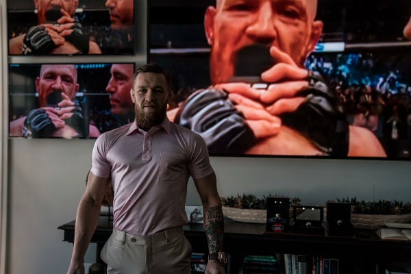McGregor está acusado de haberle arrebatado a un fanático su teléfono celular.
Foto de Twitter @TheNotoriousMMA