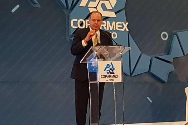 La medida llevaría a un hacia un Estado obeso, ineficiente y controlador, afirmó De Hoyos. Foto: Twitter