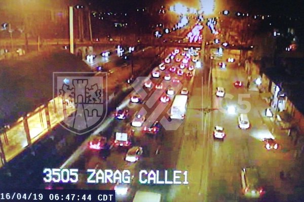 La Calzada Ignacio Zaragoza registra abundante carga vehicular. Foto: C5